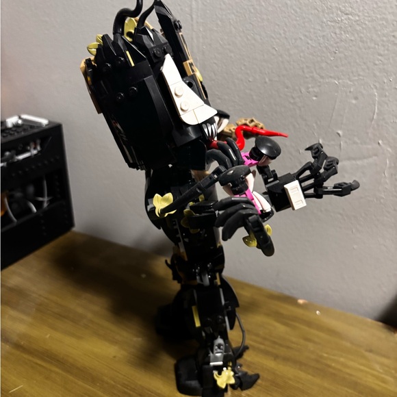 lego venomized groot (retired product) - Picture 5 of 5